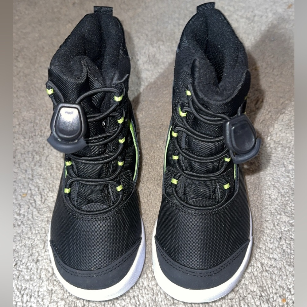 BRAND NEW Merrell Black and Green Boots Durable Snow Boots